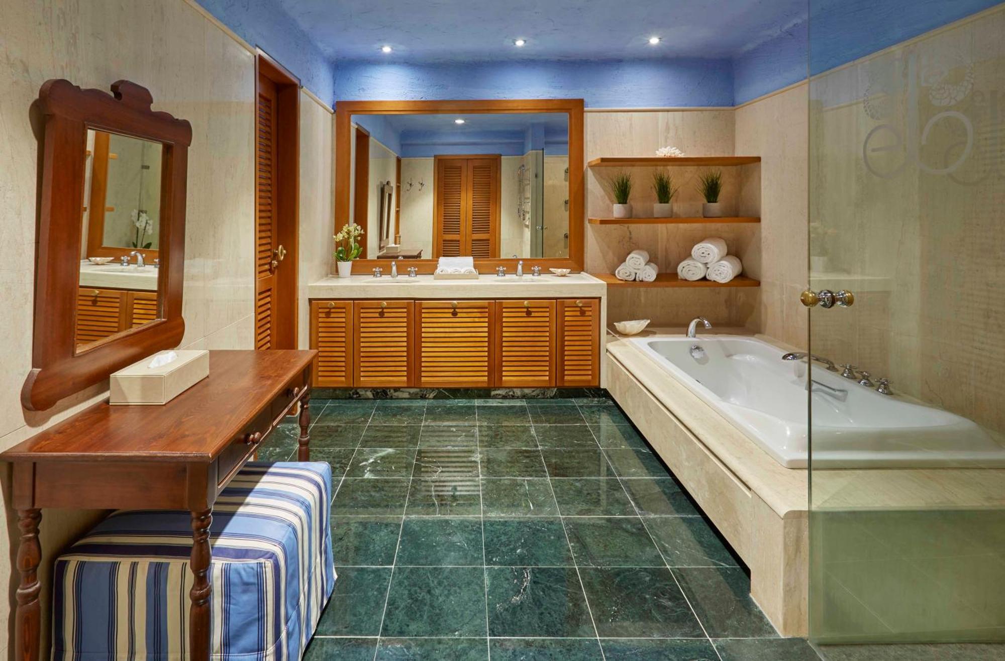 Hotel Bay Palace, A Member Of The Leading Of The World 5*